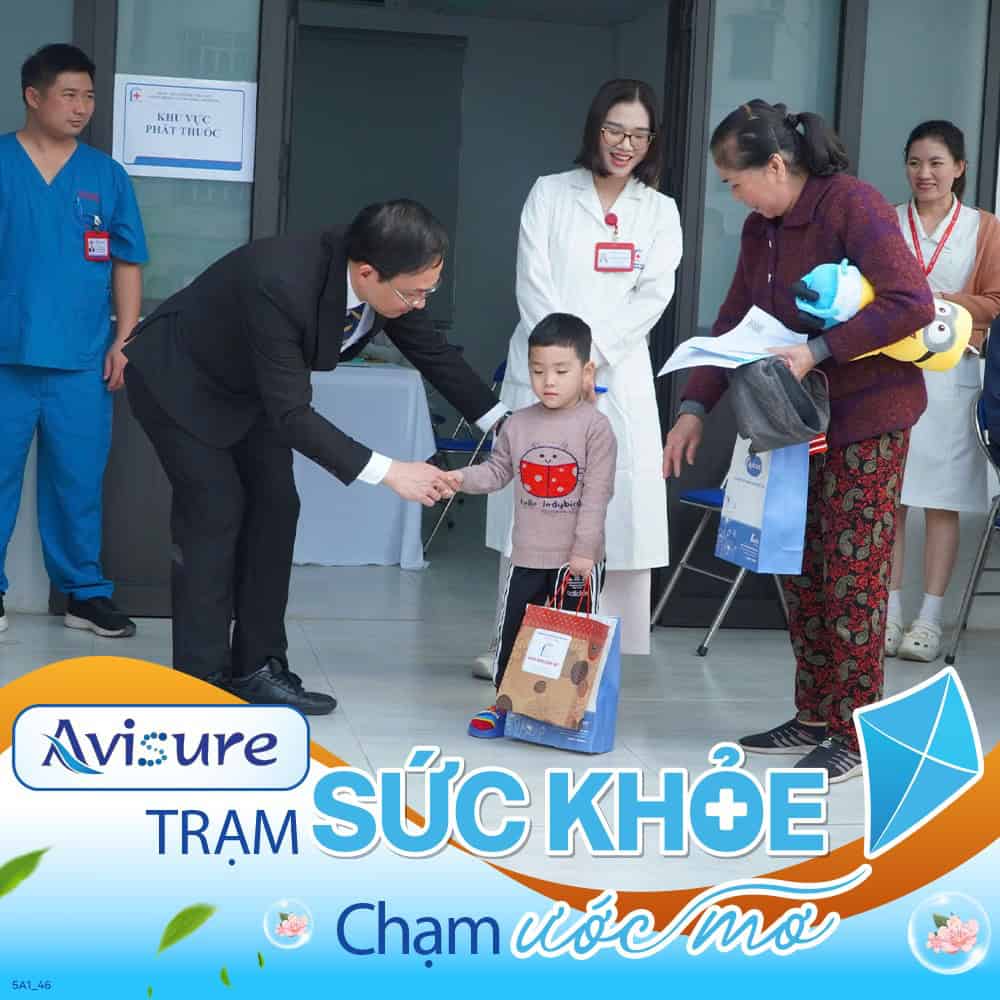 trao quà tại phường vĩnh hưng