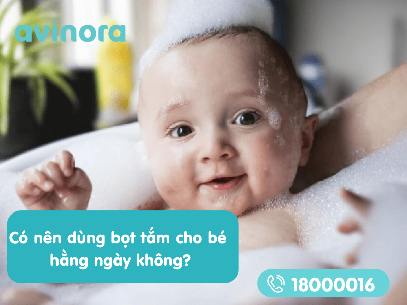 Nên tắm gội hàng ngày cho bé bằng bọt tắm chuyên dụng