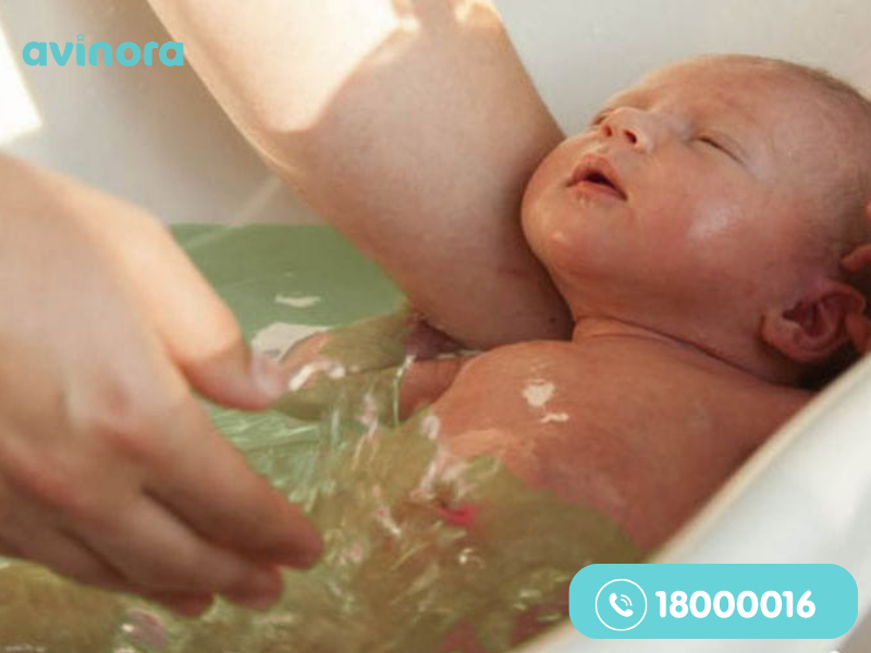 Bọt tắm bé hỗ trợ giảm rôm sảy, kích ứng da