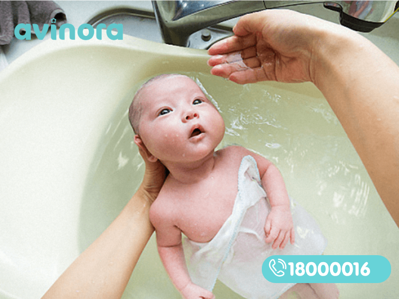 Trẻ sơ sinh nên dùng các sản phẩm bọt tắm cho bé chuyên dụng, tự nhiên, lành tính